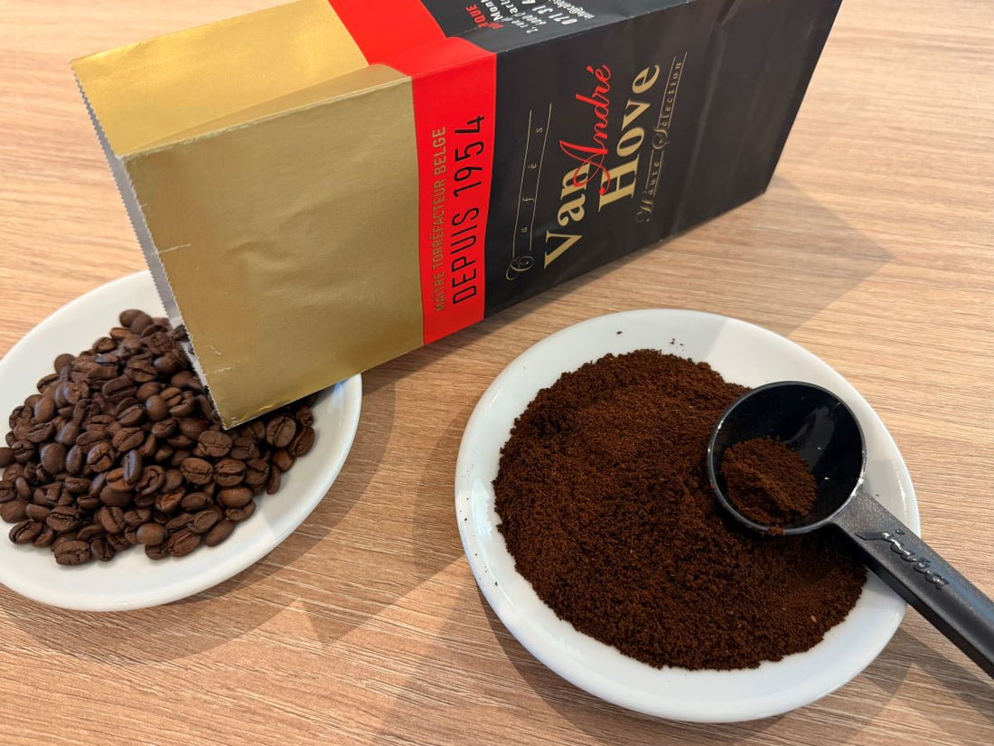 Café Moulu ou en Grains : Lequel Choisir ?