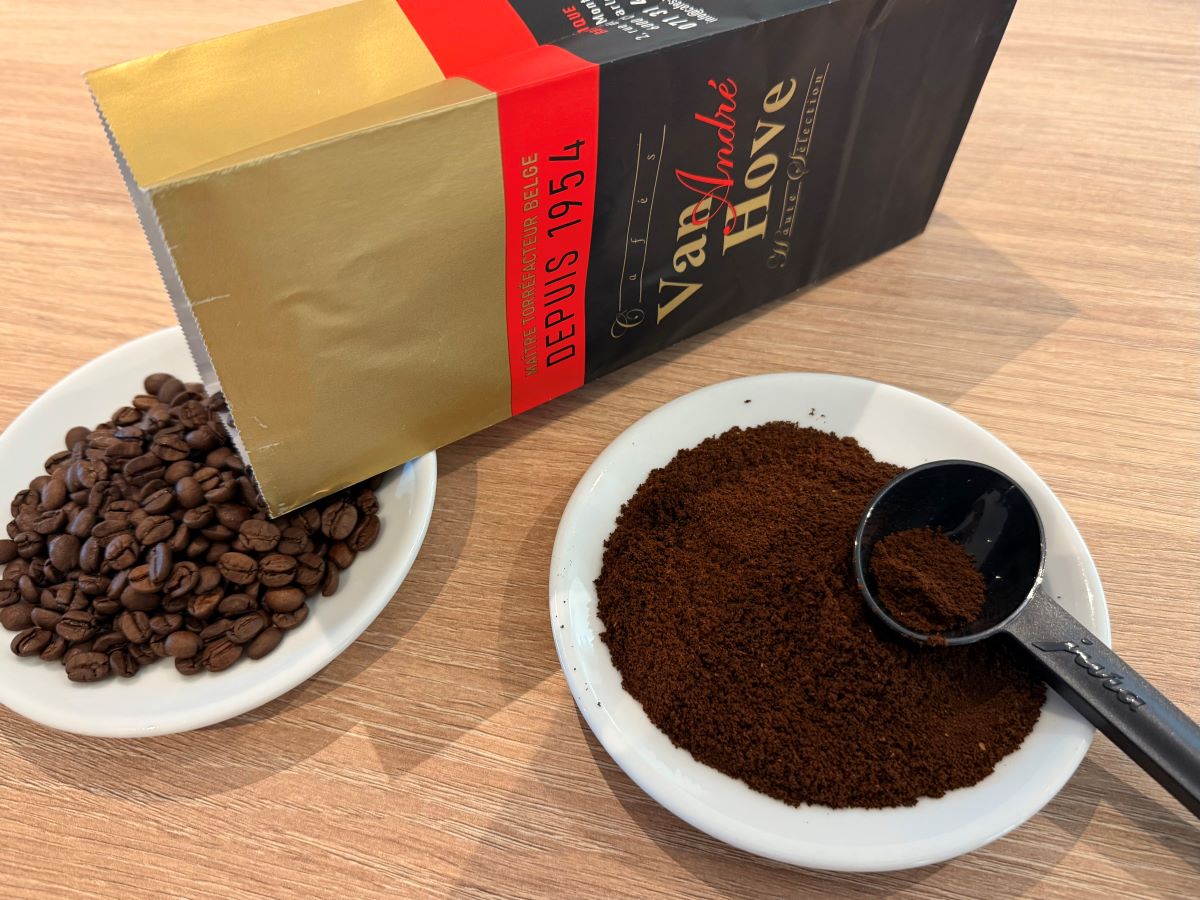 Café Moulu ou en Grains : Lequel Choisir ?