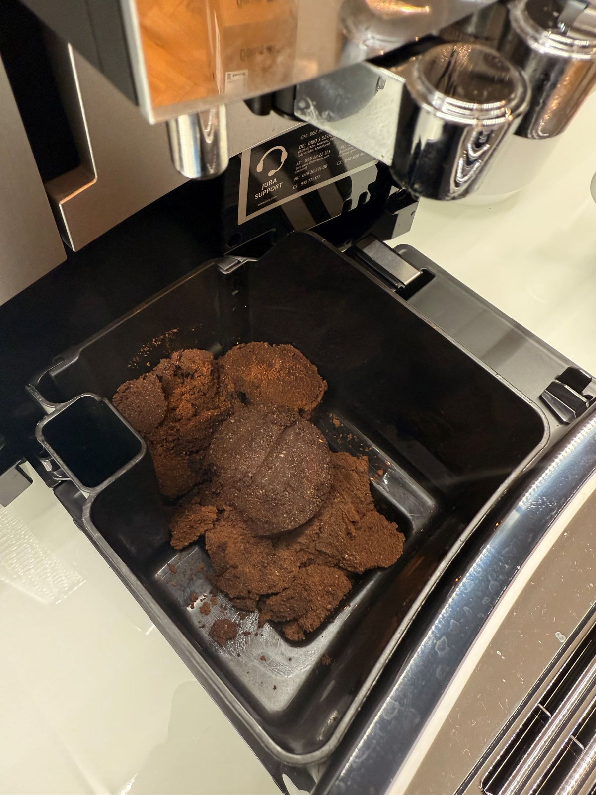 L'importance de ne pas jeter le marc de café à la poubelle. Comment bien utiliser le marc de café.