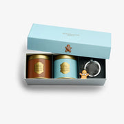 Découvrez le coffret Noël Givré Dammann Frères : thé noir Noël à Paris, Rooibos de Noël et infuseur décoré d’un bonhomme en pain d’épices.