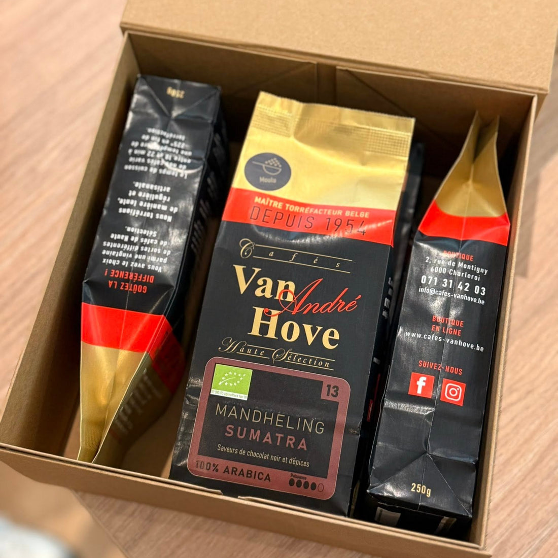 Colis de café Van Hove avec sachets de cafés moulu de 250 gr