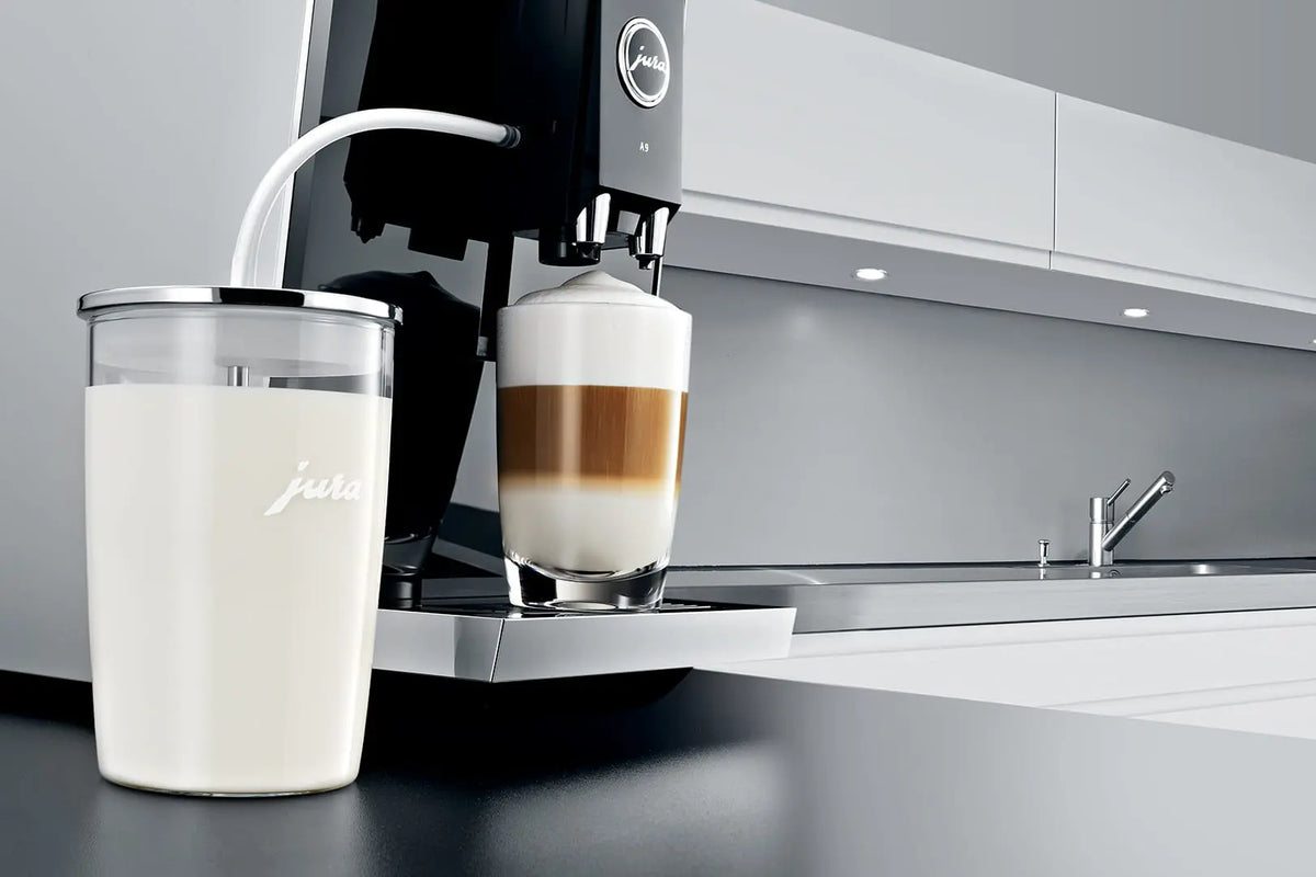 Récipient à lait en verre JURA 0,5 L pour machine à café automatique sur cuisine