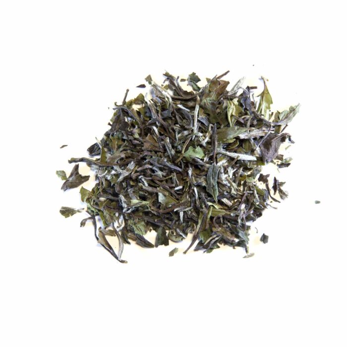 Paï Mu Tan Pivoine Blanche est un thé blanc aromatisé, aux notes fleuries.