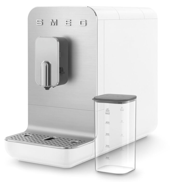 Machine à café SMEG couleur blanc entièrement automatique avec système de lait intégré