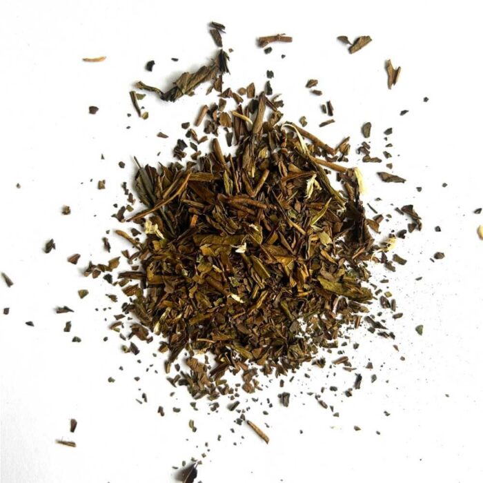 Houjicha Poire Vanille is een groene thee met fruitige noten.