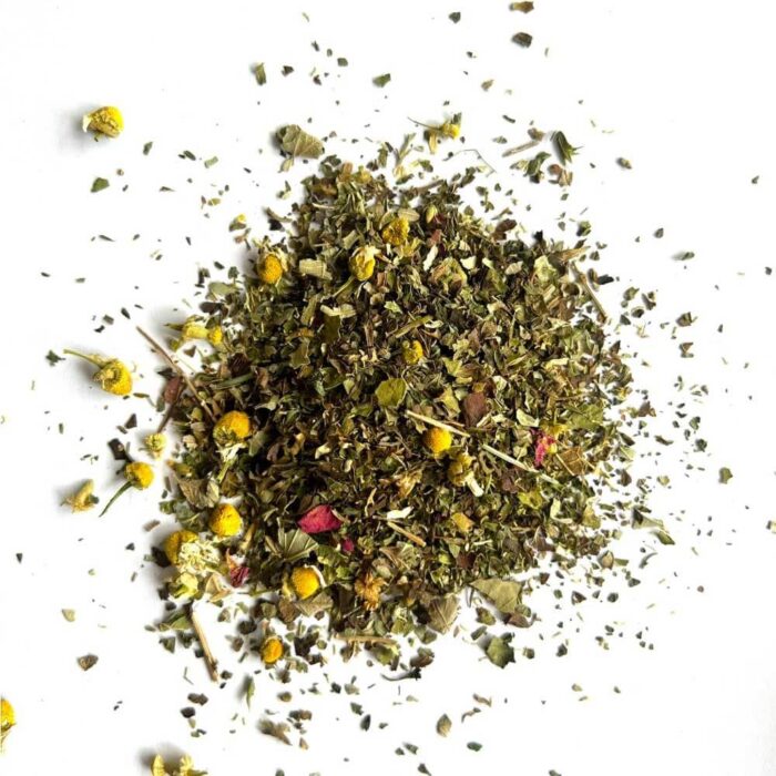 Douce Nuit est une tisane calmante et digestive aux notes florales.