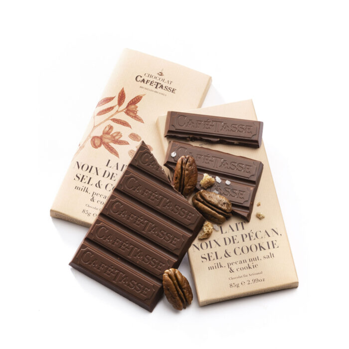 Coffee chocolate bar Milk cup with pecans, salt and cookie