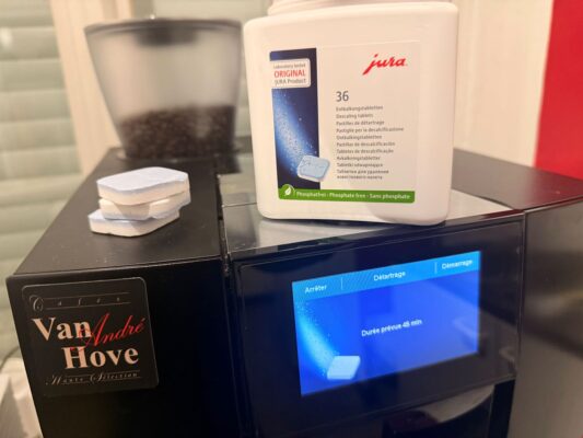 Détartrer une machine à café